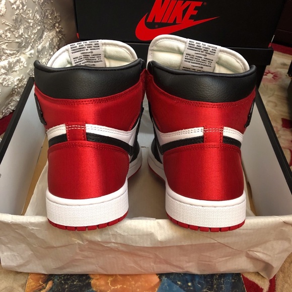 Air Jordan 1 ‘Satin Black Toe’ - Picture 4 of 6